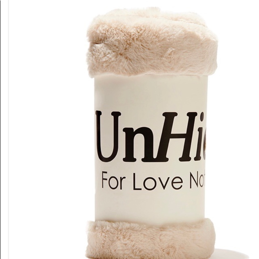 Unhide faux fur throw